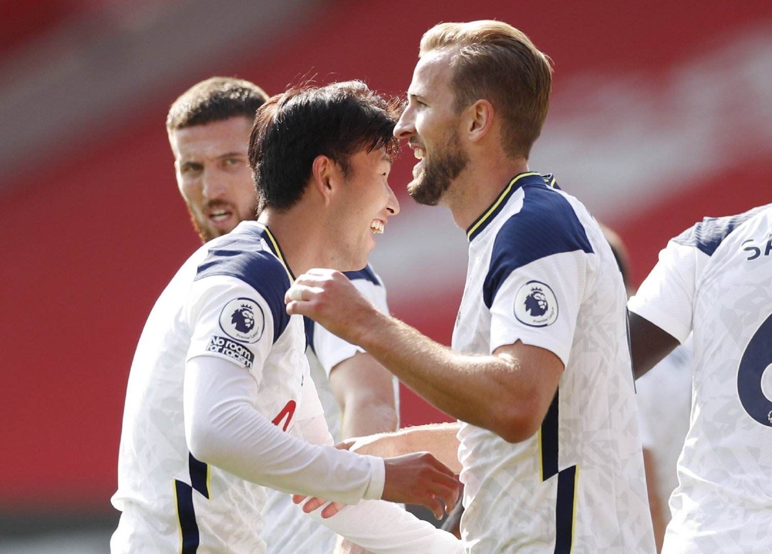 在远藤航效 在远藤航效